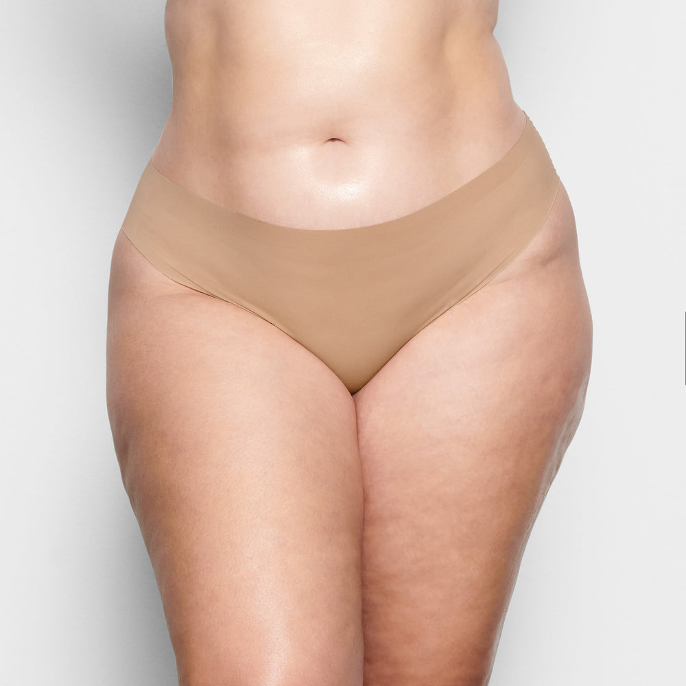 Skims FREE CUT MID WAIST Tanga Beige | JNM-983726