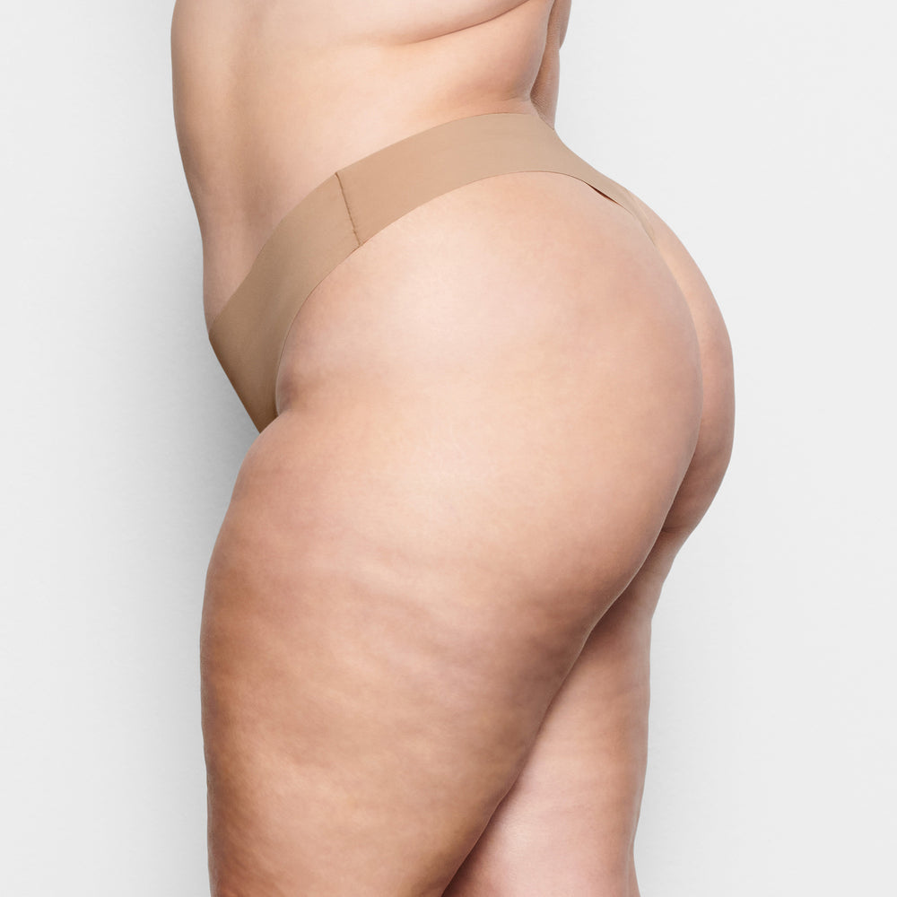 Skims FREE CUT MID WAIST Thong Beige | VNA-729863