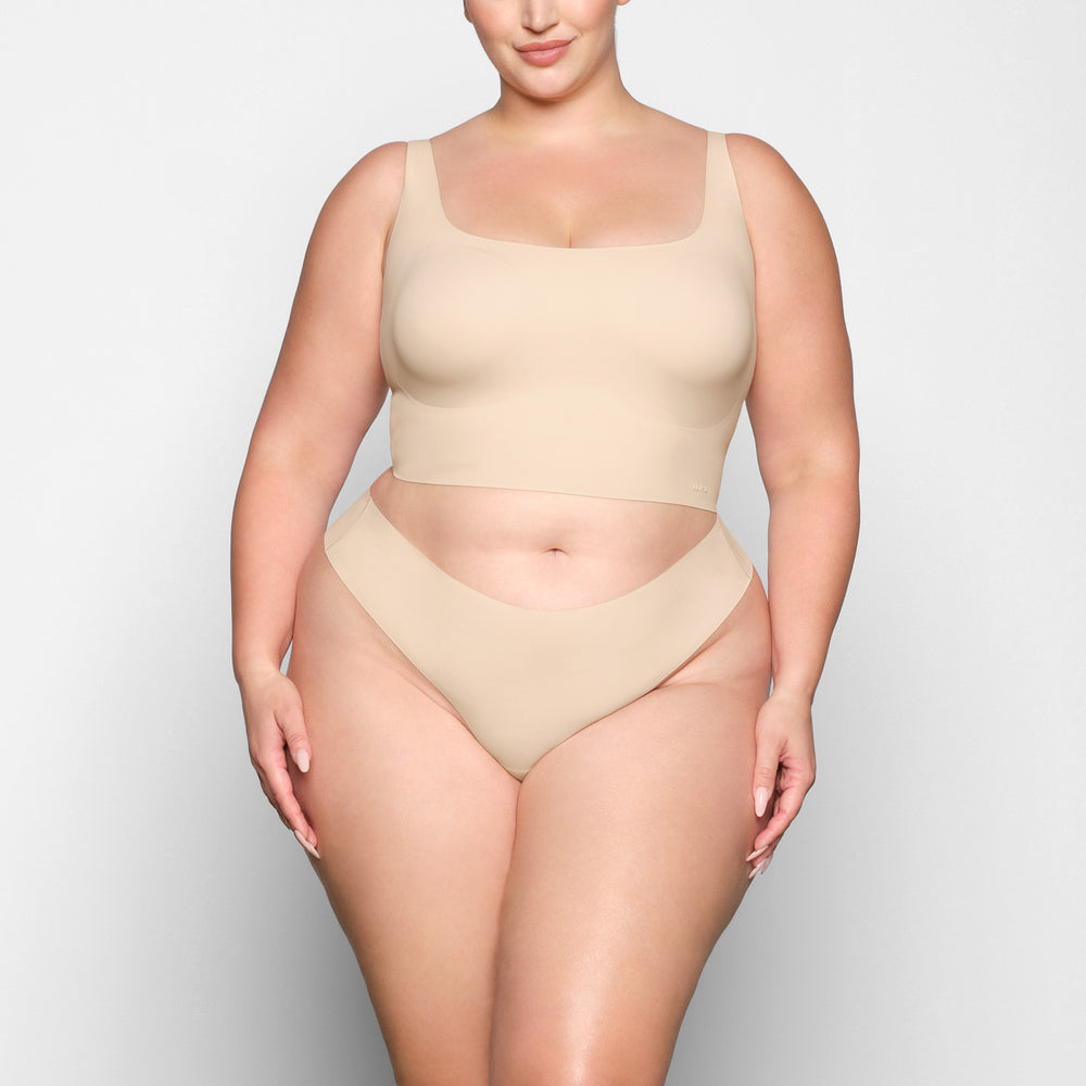 Skims FREE CUT MID WAIST Thong Bruin | BKN-741598