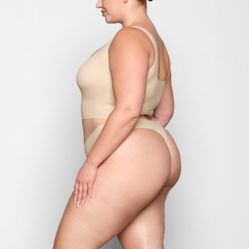 Skims FREE CUT MID WAIST Thong Bruin | BKN-741598