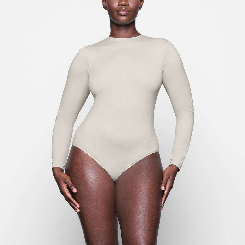 Skims LIGHT ESSENTIAL CREW NECK Long Sleeve Bodysuit Wit | OQK-625870