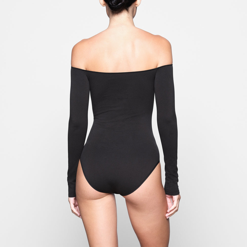 Skims LIGHT ESSENTIAL Off The Shoulder Bodysuit Zwart | ASM-947380