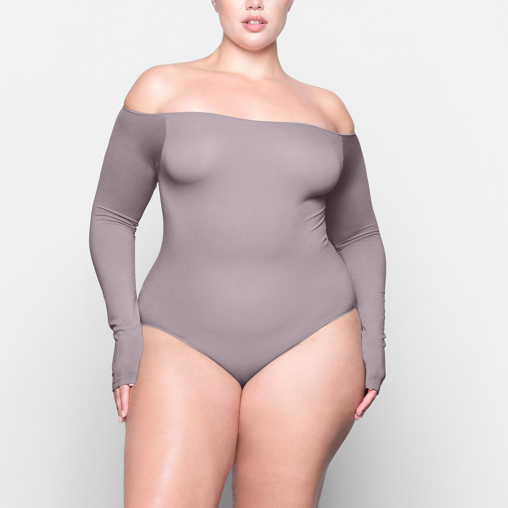 Skims LIGHT ESSENTIAL Off The Shoulder Bodysuit Lavendel | TFV-713204