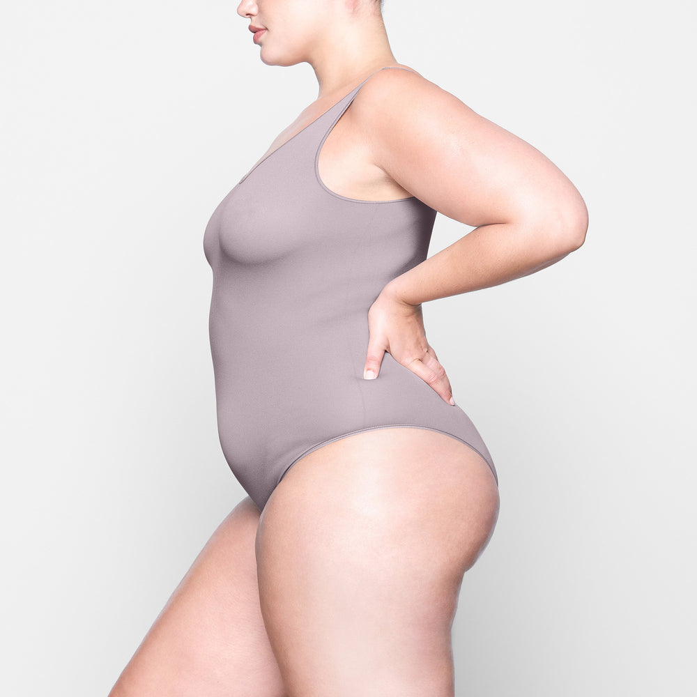 Skims LIGHT ESSENTIAL Scoop Neck Bodysuit Lavendel | OCK-473105