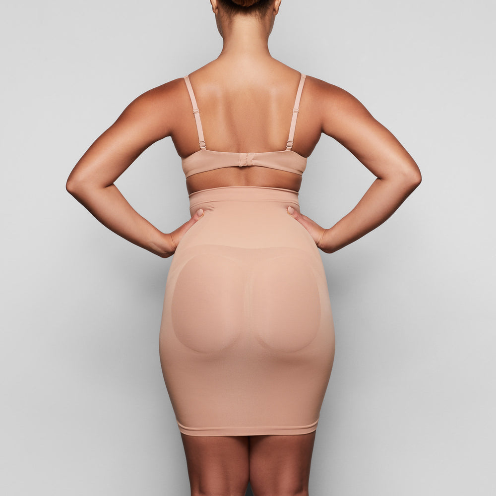 Skims LONG SLIP Rok Beige | LMF-938510