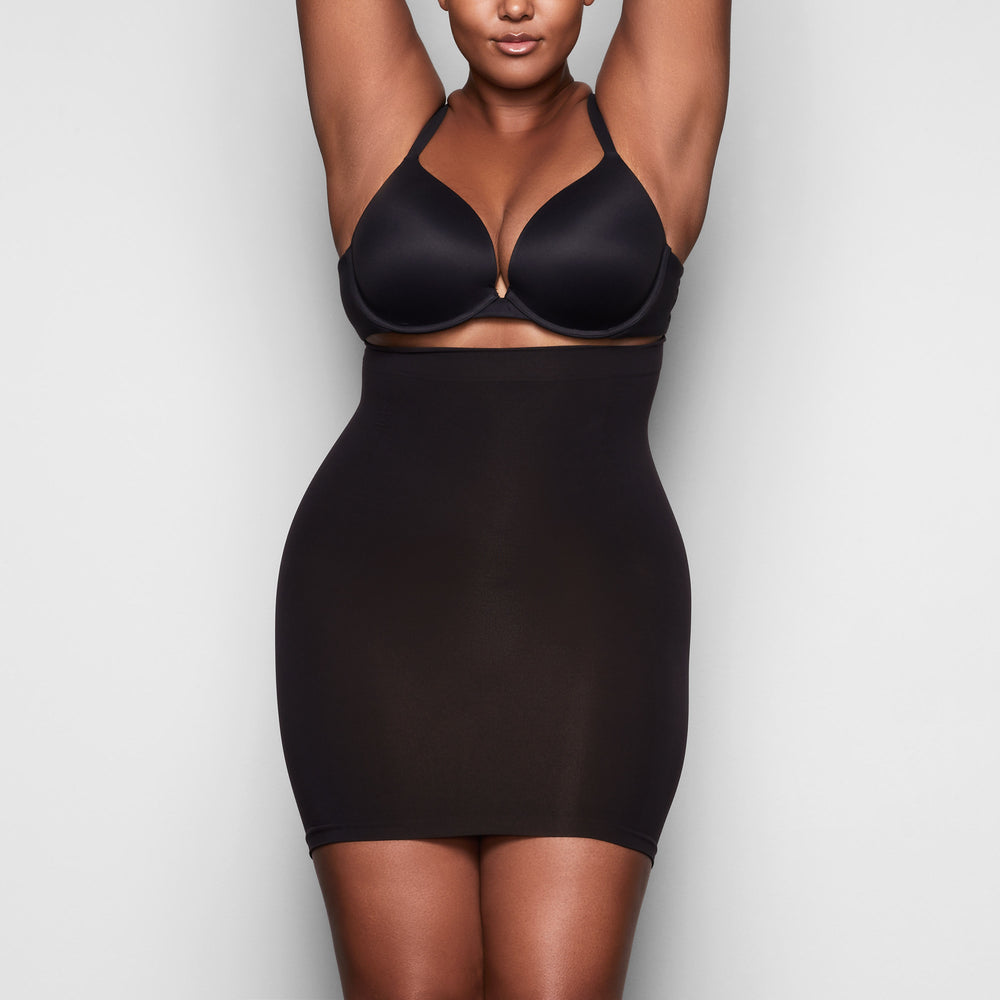 Skims LONG SLIP Rok Zwart | NYF-082964
