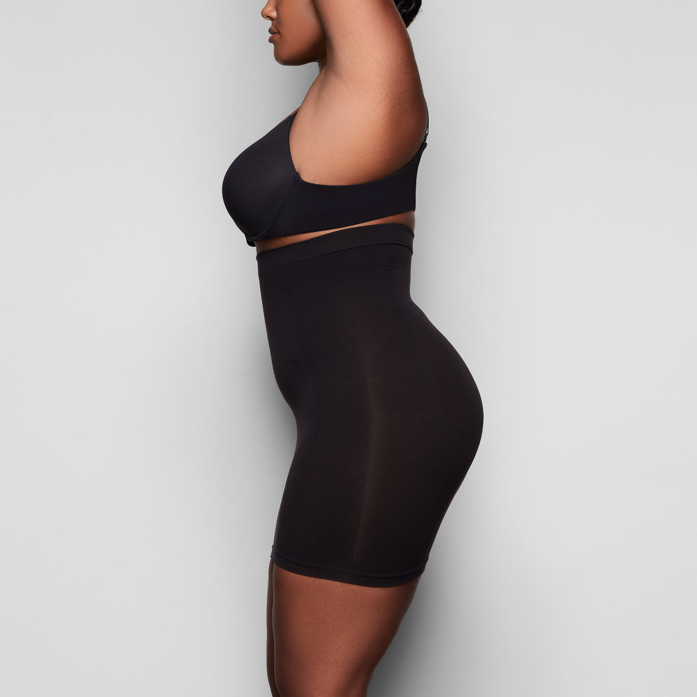 Skims LONG SLIP Rok Zwart | NYF-082964