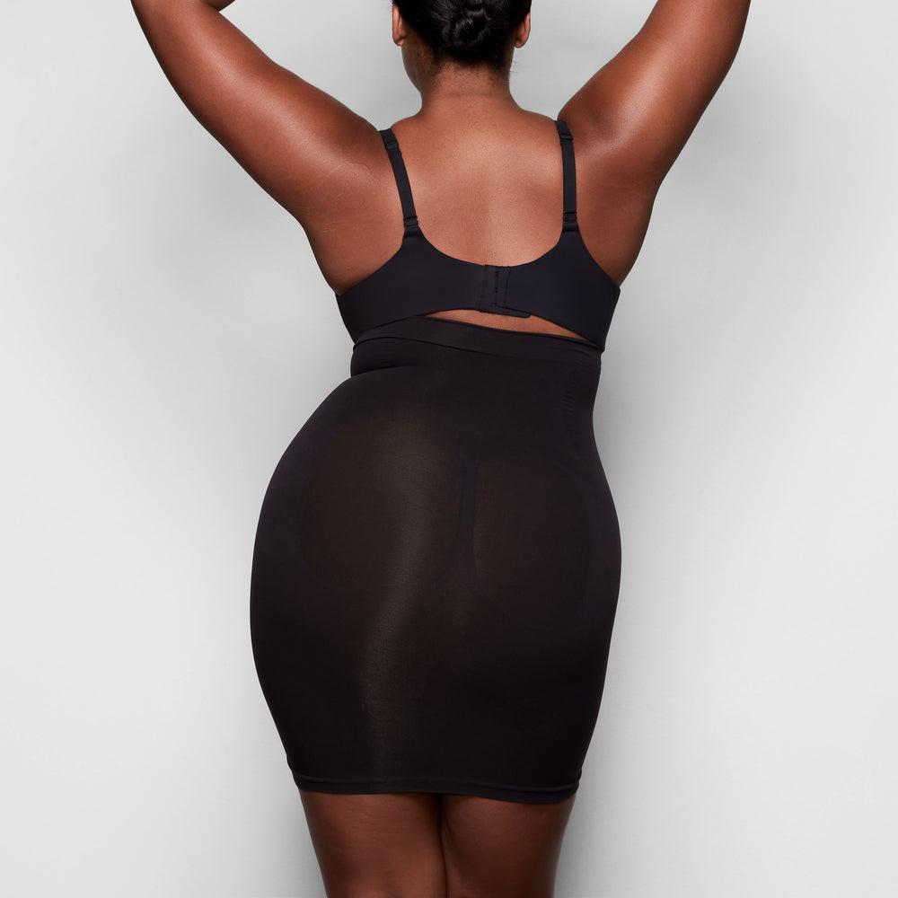 Skims LONG SLIP Rok Zwart | NYF-082964