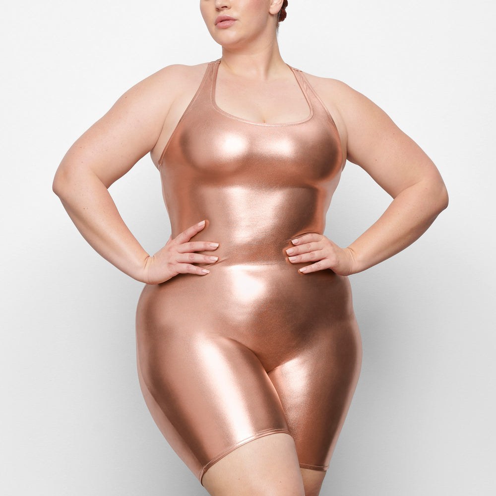 Skims METALLIC SWIM CYCLE SUIT One Piece Roze Goud | VTR-954603