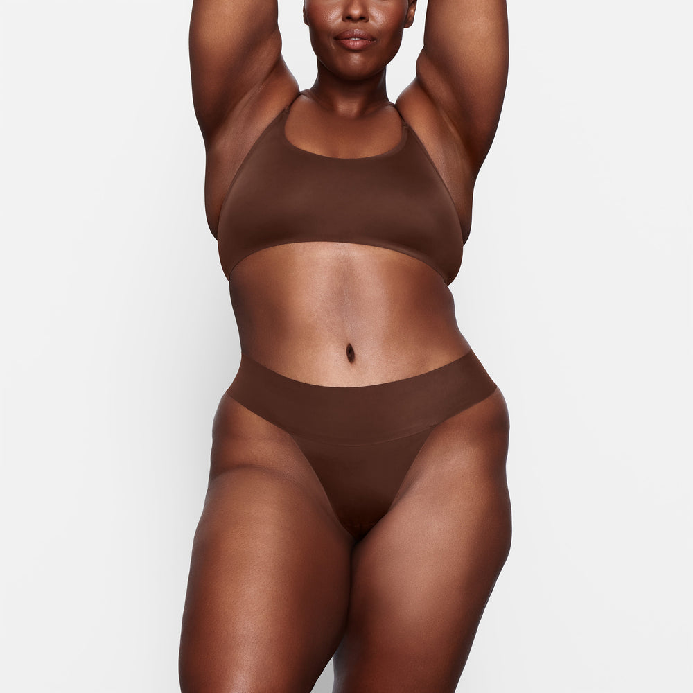 Skims NAKED DIPPED Thong Chocola | NFQ-637902