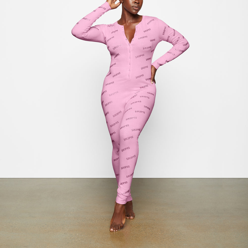 Skims RHINESTONE LOGO POINTELLE Onesie Roze | ZHN-462790