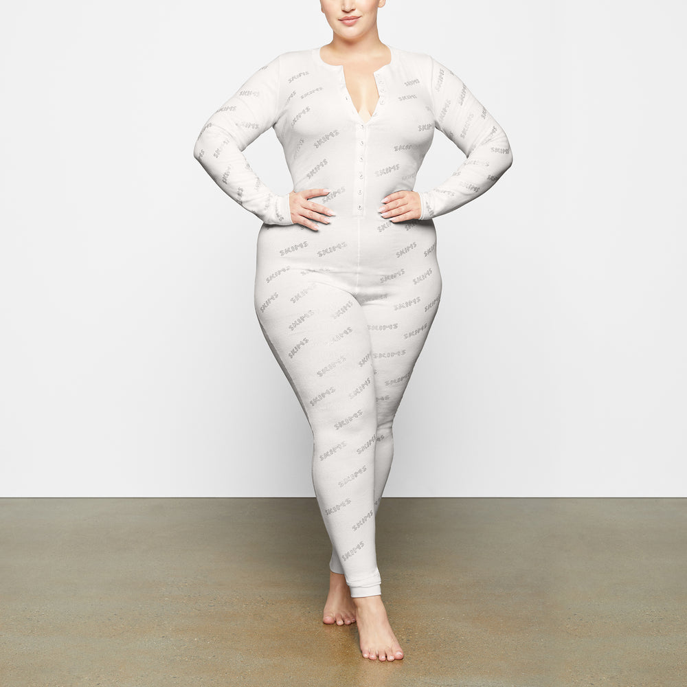 Skims RHINESTONE LOGO POINTELLE Onesie Wit | TUV-923801