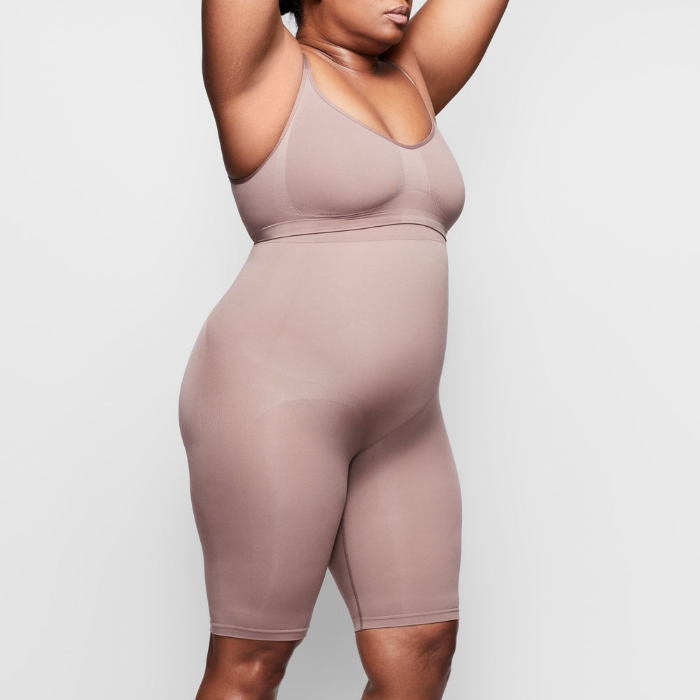 Skims SCULPTING ABOVE THE KNEE Korte Broek Bruin | BAO-832460