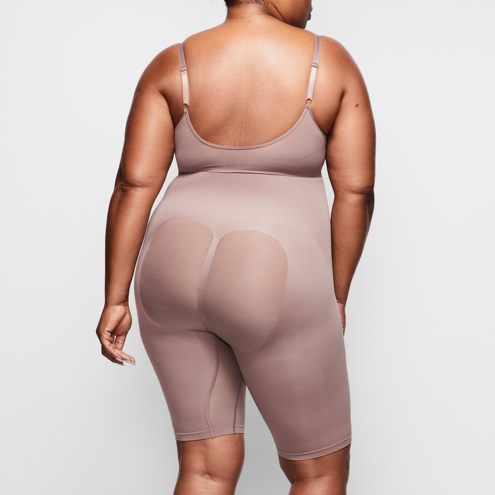 Skims SCULPTING ABOVE THE KNEE Korte Broek Bruin | BAO-832460