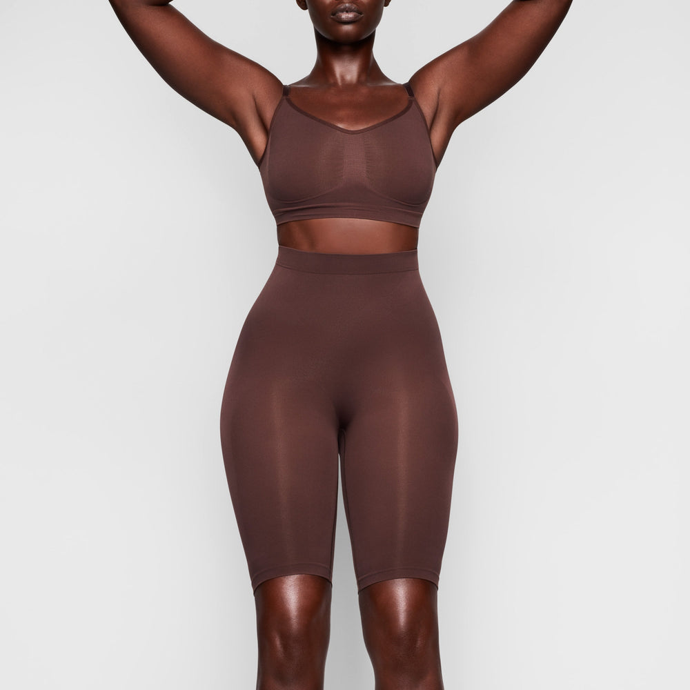 Skims SCULPTING ABOVE THE KNEE Korte Broek Chocola | ONX-730512