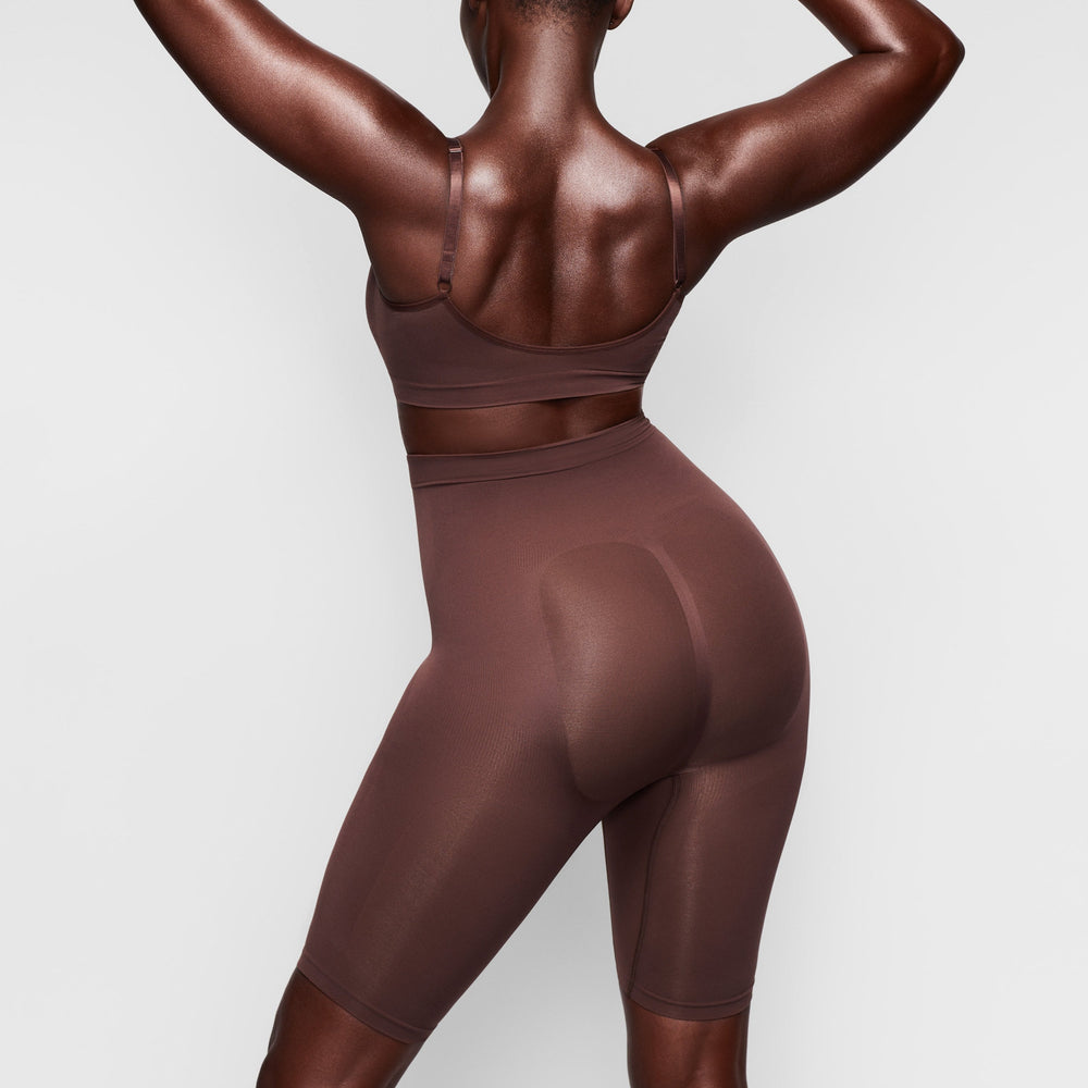 Skims SCULPTING ABOVE THE KNEE Korte Broek Chocola | ONX-730512