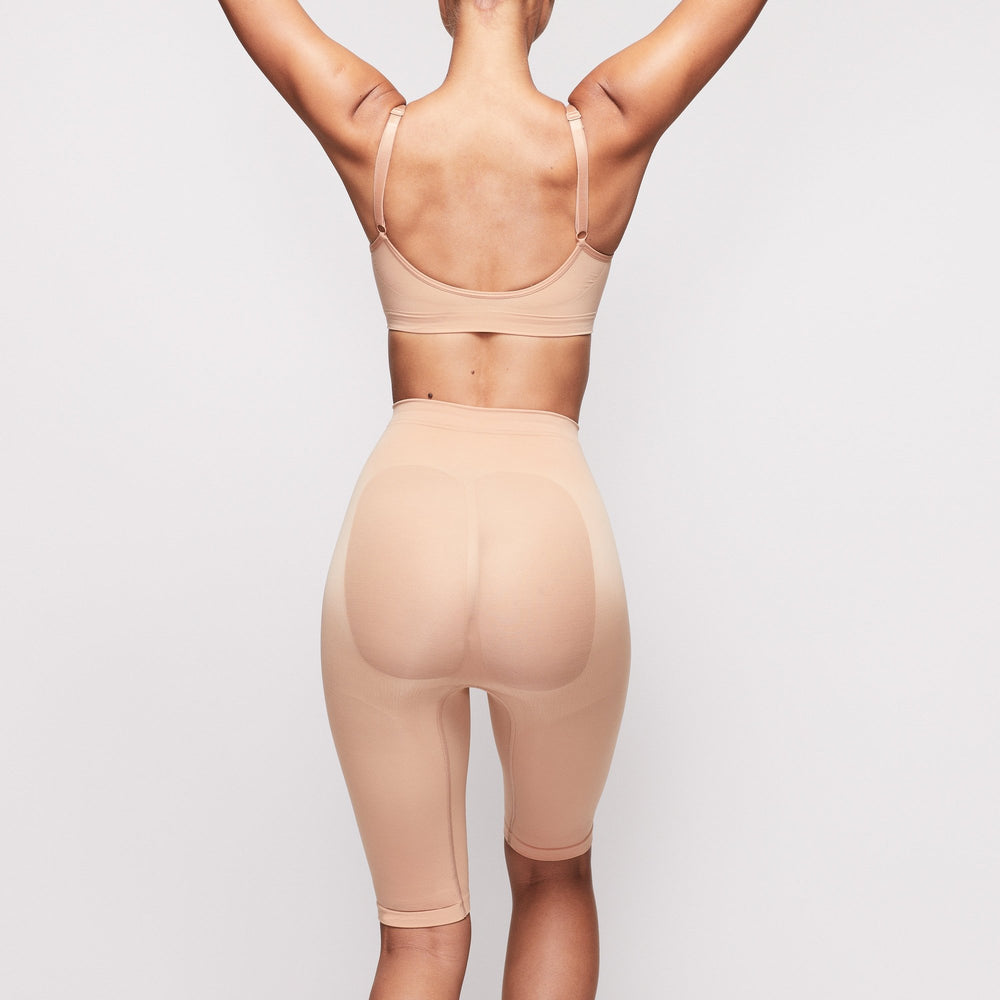 Skims SCULPTING ABOVE THE KNEE W/ OPEN GUSSET Korte Broek Beige | EQG-745930