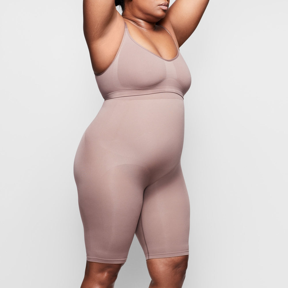 Skims SCULPTING ABOVE THE KNEE W/ OPEN GUSSET Korte Broek Bruin | TMX-258074