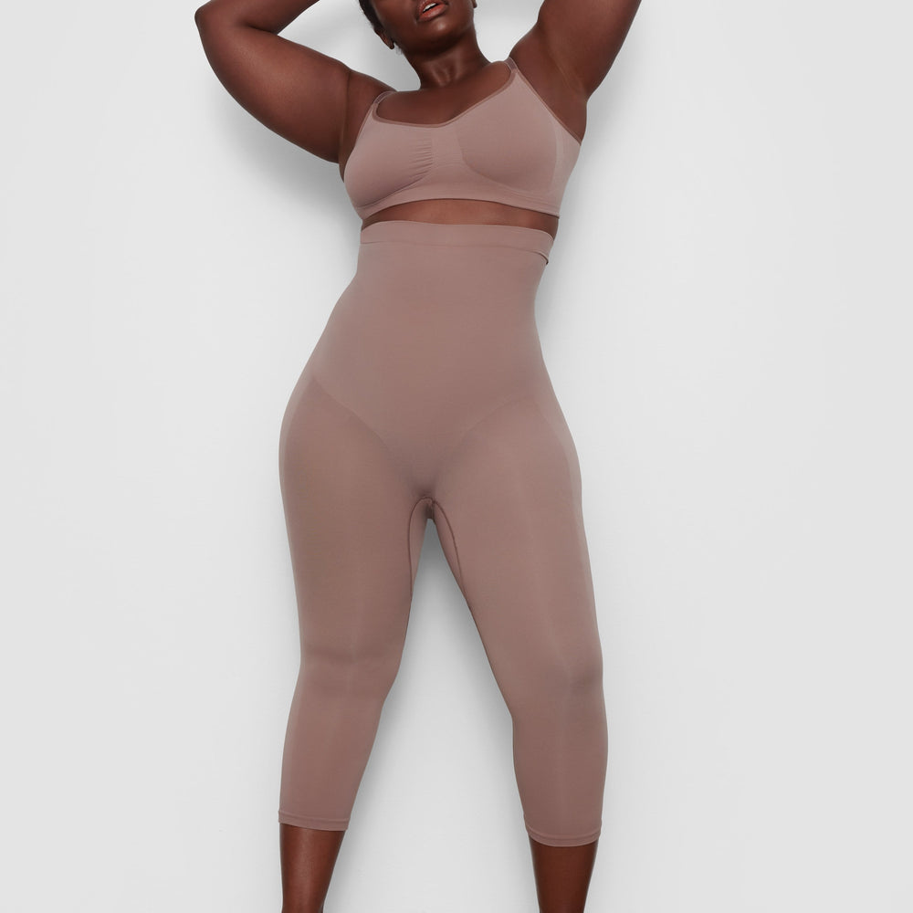 Skims SCULPTING BELOW THE KNEE Leggings Bruin | FMV-763125