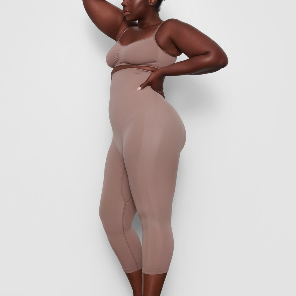 Skims SCULPTING BELOW THE KNEE Leggings Bruin | FMV-763125