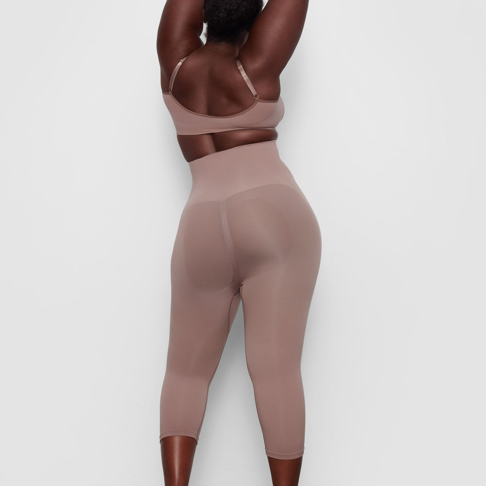 Skims SCULPTING BELOW THE KNEE Leggings Bruin | FMV-763125