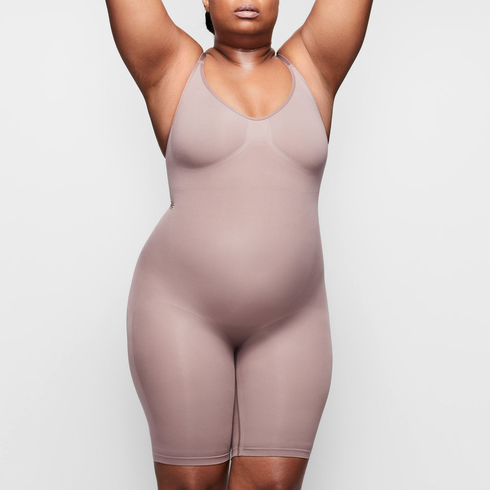 Skims SCULPTING BODYSUIT MID THIGH W. OPEN GUSSET Bodysuit Bruin | IPH-716430