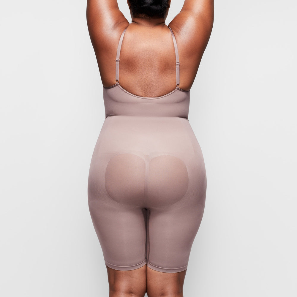 Skims SCULPTING BODYSUIT MID THIGH W. OPEN GUSSET Bodysuit Bruin | IPH-716430