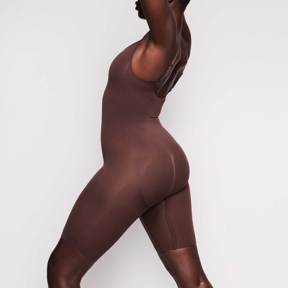 Skims SCULPTING BODYSUIT MID THIGH W. OPEN GUSSET Bodysuit Chocola | PXO-917358