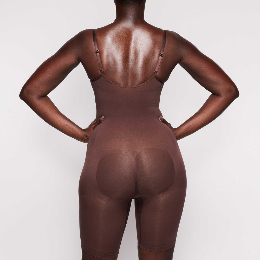 Skims SCULPTING BODYSUIT MID THIGH W. OPEN GUSSET Bodysuit Chocola | PXO-917358
