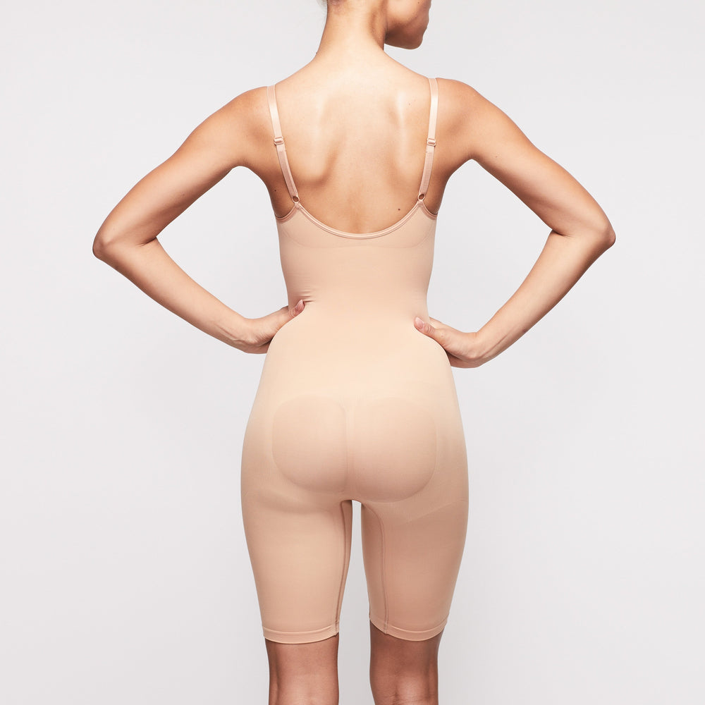 Skims SCULPTING BODYSUIT MID THIGH W. OPEN GUSSET Bodysuit Beige | TFQ-426891