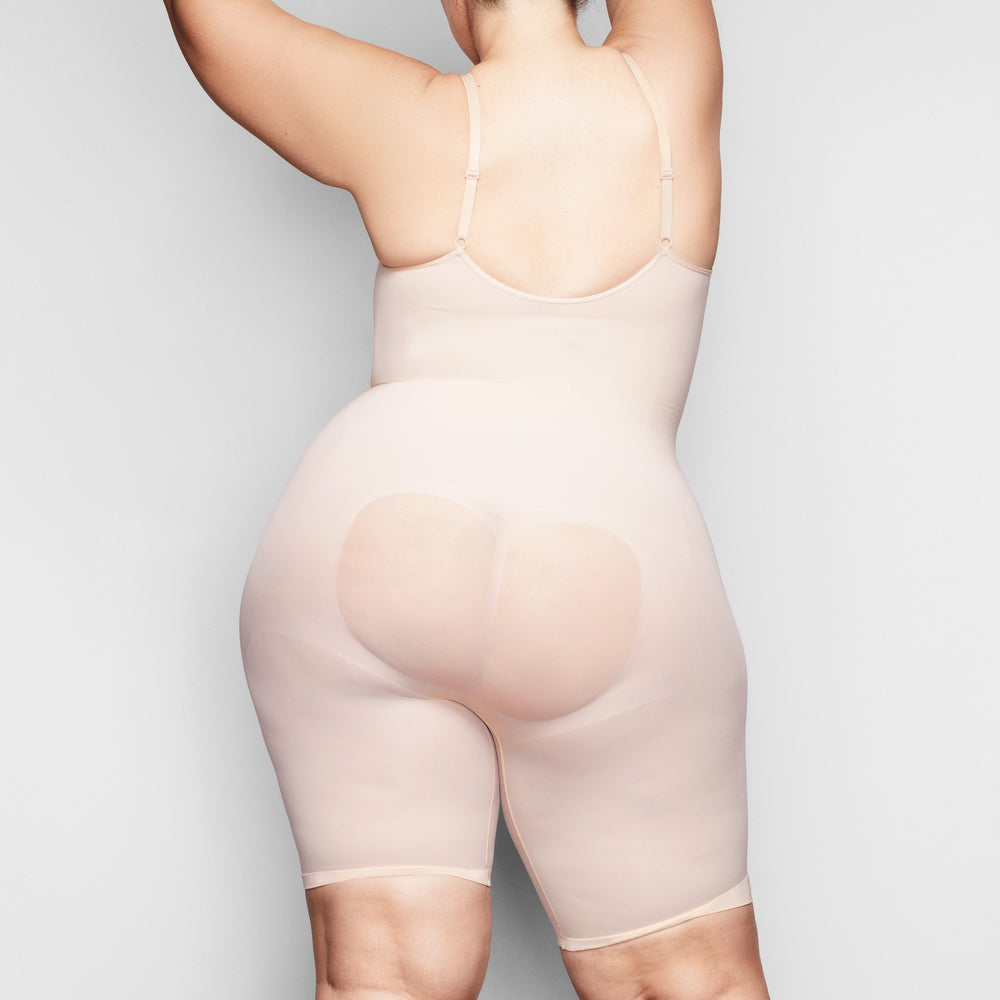 Skims SCULPTING BODYSUIT MID THIGH W. OPEN GUSSET Bodysuit Beige | TYW-705634