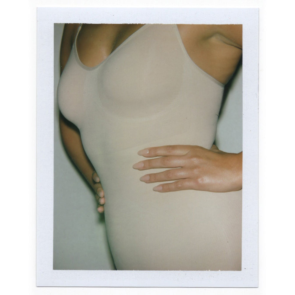 Skims SCULPTING BODYSUIT MID THIGH W. OPEN GUSSET Bodysuit Beige | TYW-705634