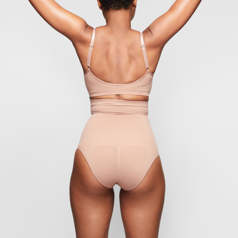 Skims SCULPTING HIGH WAIST Brief Abrikoos | IWR-248906