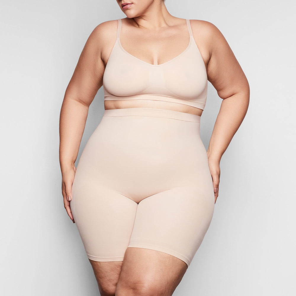 Skims SCULPTING MID THIGH W/ OPEN GUSSET Korte Broek Beige | IGA-716802