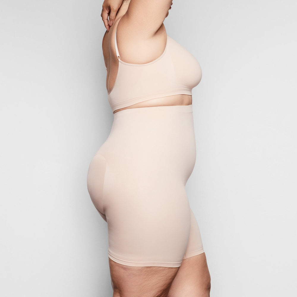 Skims SCULPTING MID THIGH W/ OPEN GUSSET Korte Broek Beige | IGA-716802