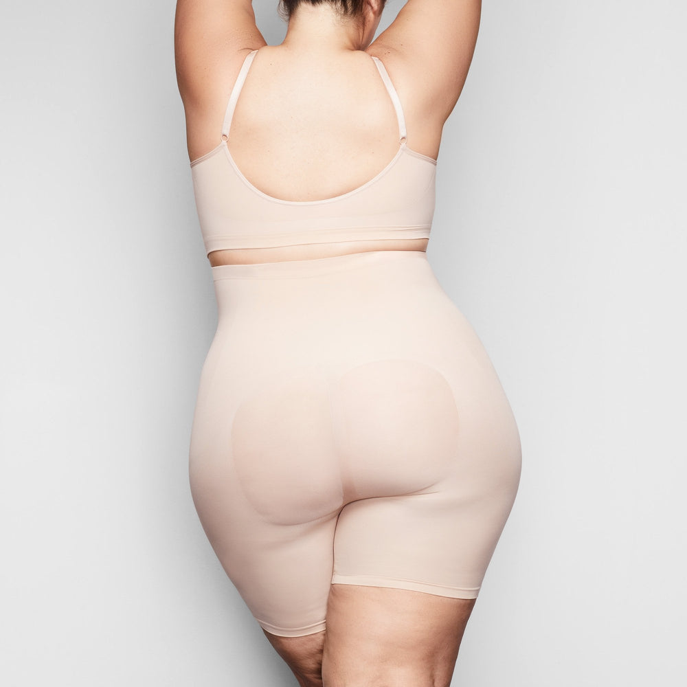 Skims SCULPTING MID THIGH W/ OPEN GUSSET Korte Broek Beige | IGA-716802