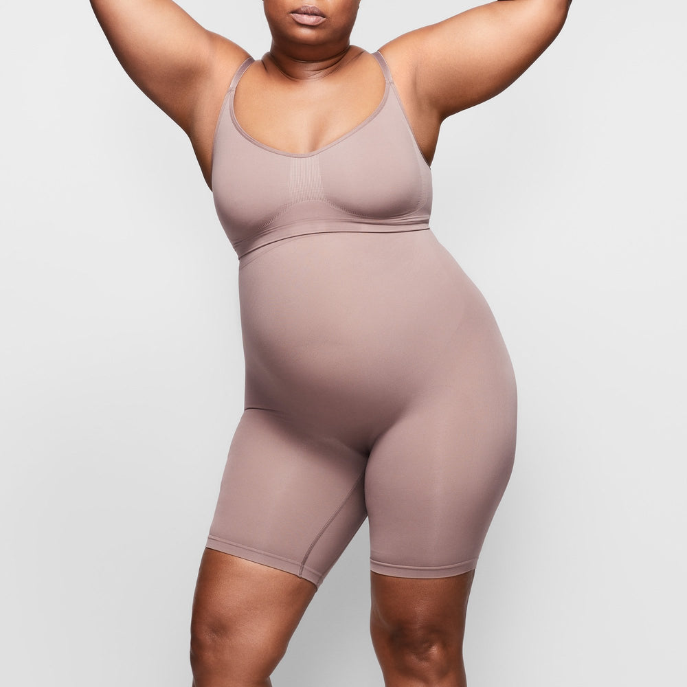 Skims SCULPTING MID THIGH W/ OPEN GUSSET Korte Broek Bruin | XCQ-425763