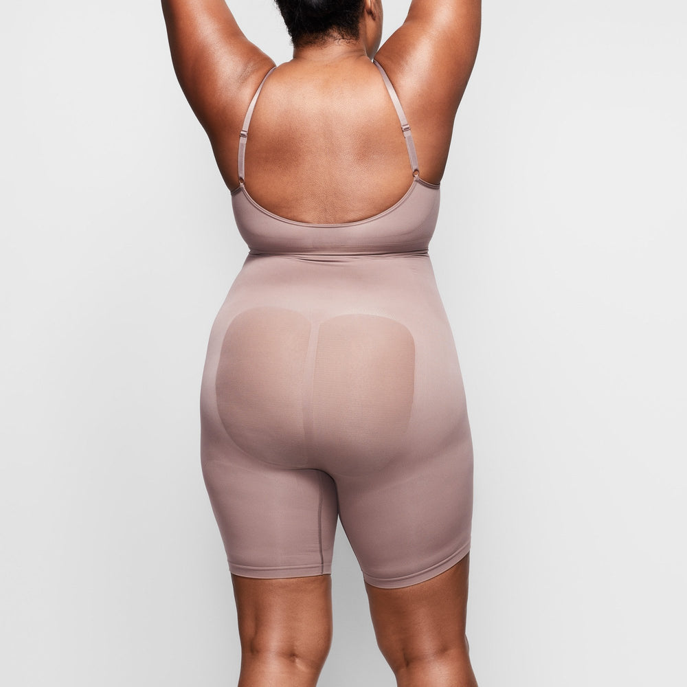 Skims SCULPTING MID THIGH W/ OPEN GUSSET Korte Broek Bruin | XCQ-425763