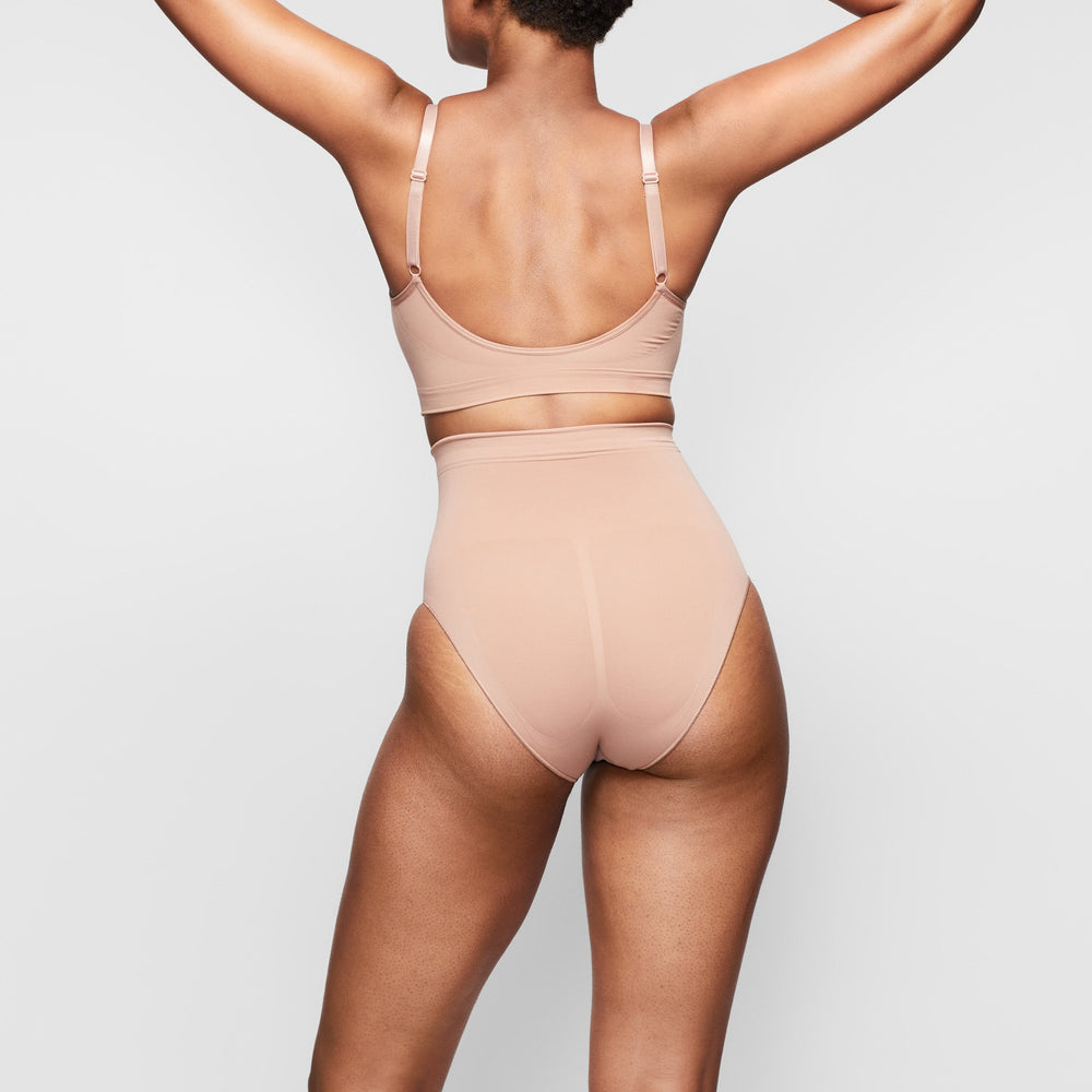 Skims SCULPTING MID WAIST Brief Abrikoos | NGV-854690