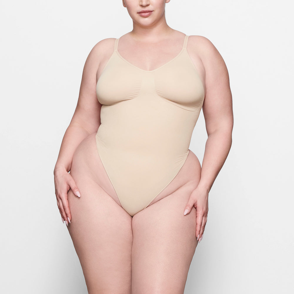 Skims SCULPTING THONG Bodysuit Beige | RIG-203185