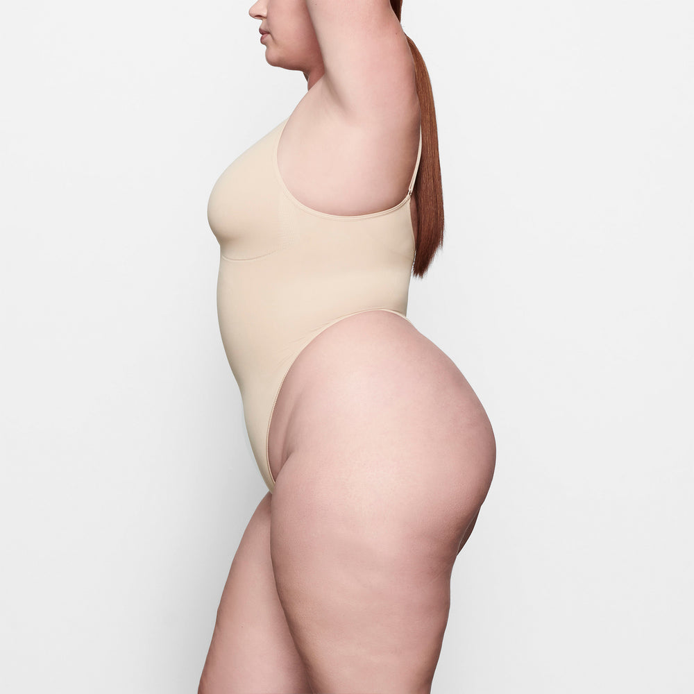 Skims SCULPTING THONG Bodysuit Beige | RIG-203185