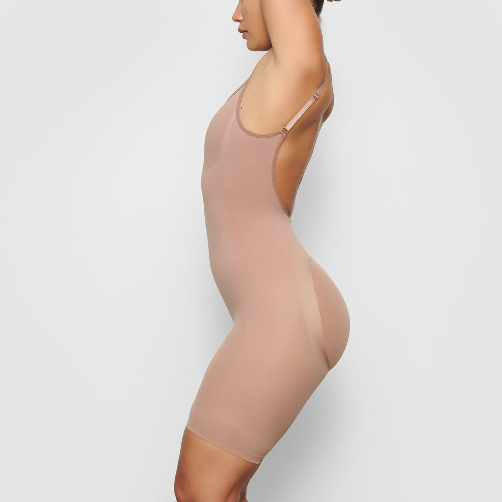 Skims SEAMLESS SCULPT MID THIGH Low Back Bodysuit Abrikoos | RZY-067394