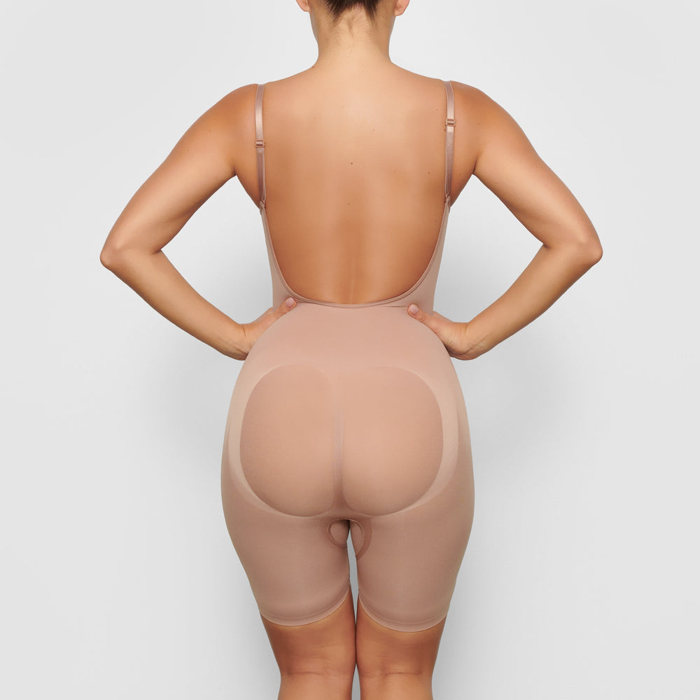Skims SEAMLESS SCULPT MID THIGH Low Back Bodysuit Abrikoos | RZY-067394