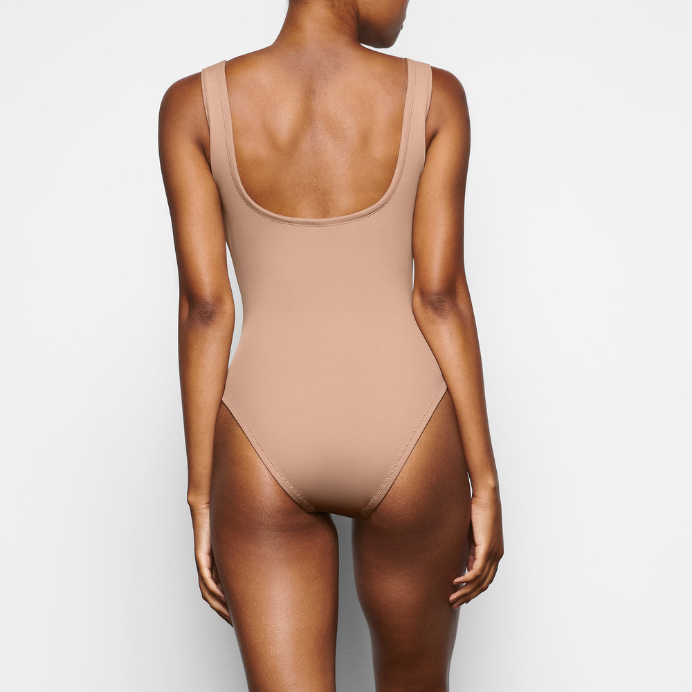 Skims SHAPING SWIM UNDERWIRE One Piece Abrikoos | XIS-756903