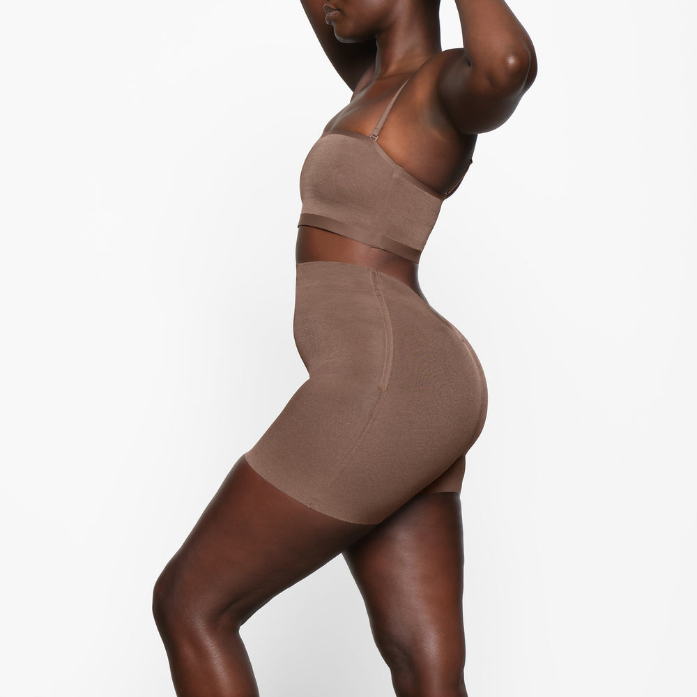 Skims SHEER SCULPT LOW BACK Korte Broek Bruin | OLG-280961