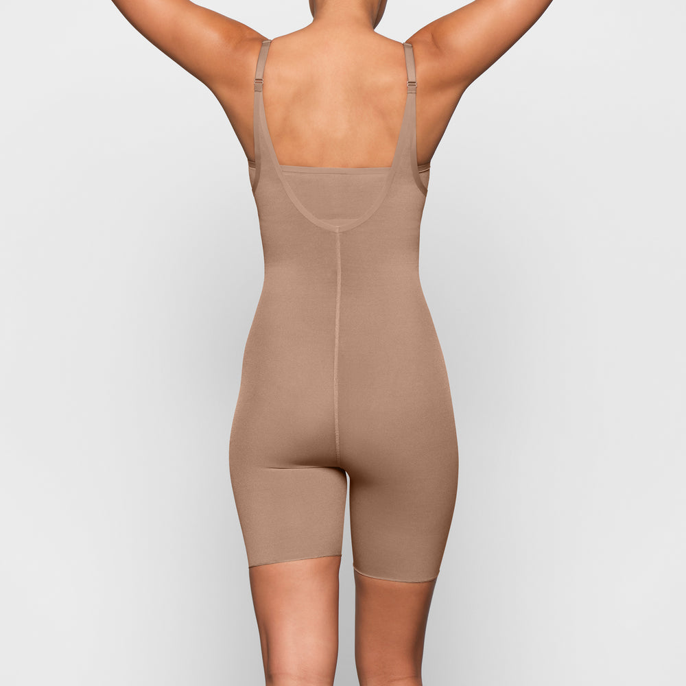 Skims SHEER SCULPT OPEN BUST Bodysuit Abrikoos | BDZ-794810