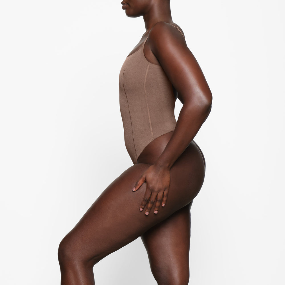 Skims SHEER SCULPT THONG Bodysuit Bruin | EWY-780916