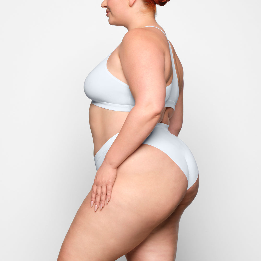 Skims SMOOTH RIB RACERBACK TRIANGLE Bralette Wit | QSX-630912