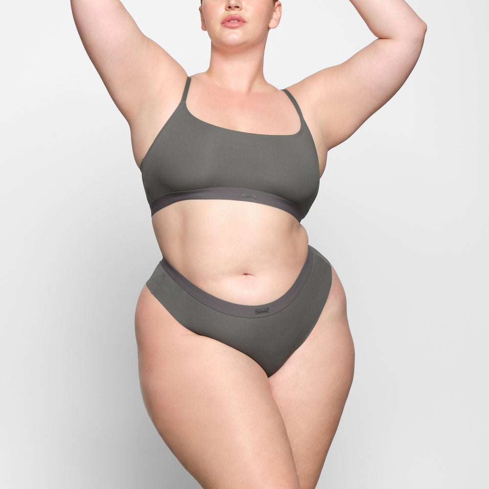 Skims SMOOTH RIB Thong Diepgrijs | URQ-269154