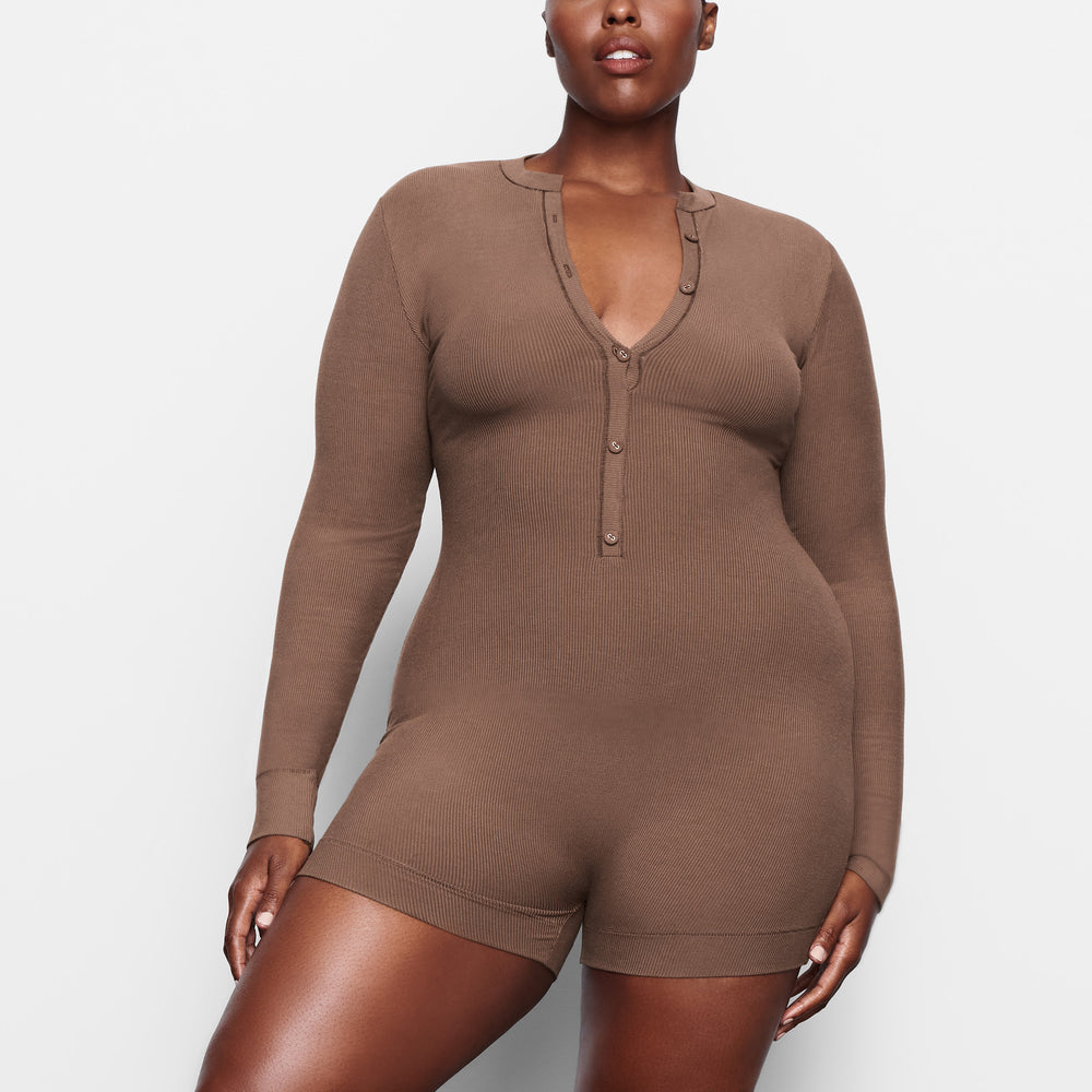 Skims SOFT LOUNGE BUTTON UP HENLEY Onesie Abrikoos | IOR-684537